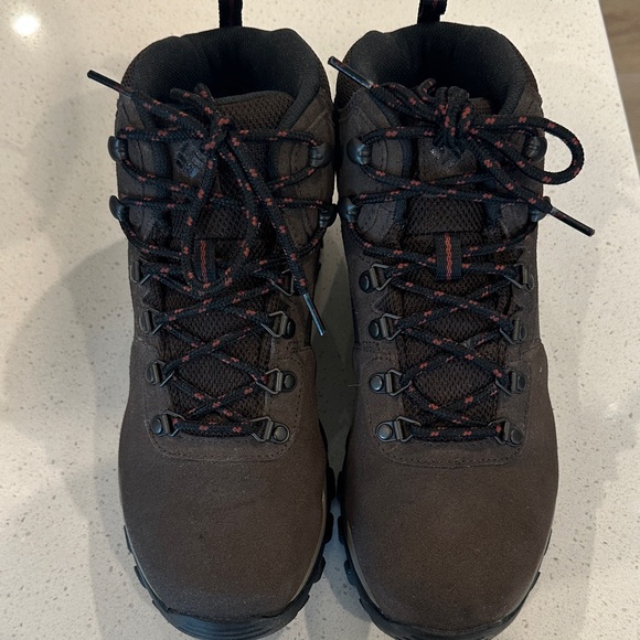 EUC-Columbia Men's Dark Brown Hiking Boots - Picture 5 of 8